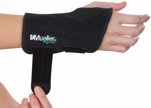 Mueller Green Fitted Wrist Brace, Black, Right Hand, Small/Medium